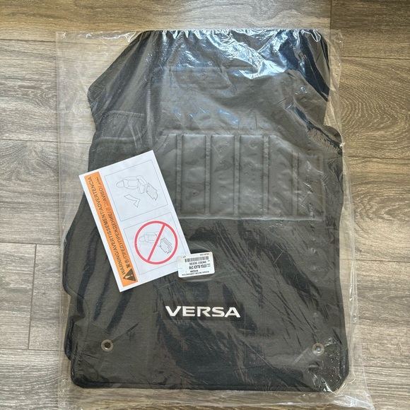NEW 4 Pcs Genuine OEM NISSAN VERSA Black Carpet Floor Mats 3N3E2-5EE0C 2020-2024 - Picture 1 of 6